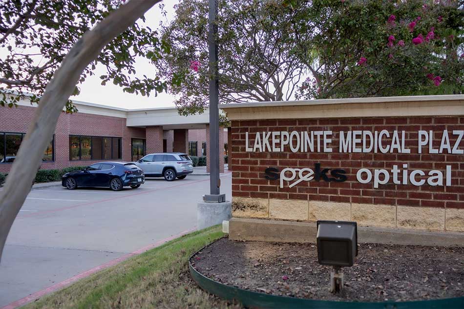 Lakepointe Medical Plaza exterior sign near the Synergy Health office location.